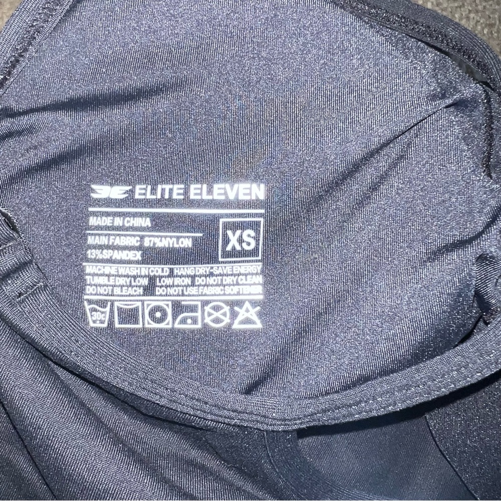 Black Cropped Workout Tank, XS - Picture 3 of 4